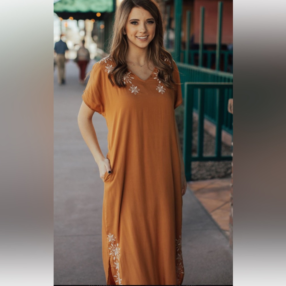 Andree By Unit Embroidered Maxi - Picture 3 of 15